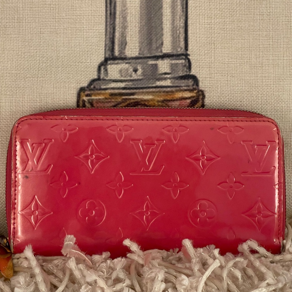 LOUIS VUITTON Distressed Vernis Zippy Wallet in the color🌸FRAMBOISE🌸 💯AuThEnTiC